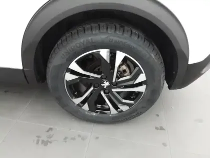 Photo 12 Peugeot 2008  PureTech 130 S&S BVM6