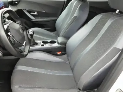 Photo 10 Peugeot 2008  PureTech 130 S&S BVM6