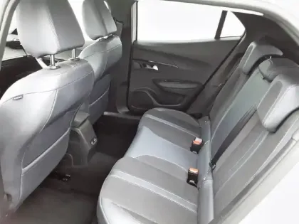 Photo 11 Peugeot 2008  PureTech 130 S&S BVM6