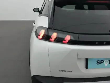 Photo 16 Peugeot 2008  PureTech 130 S&S BVM6