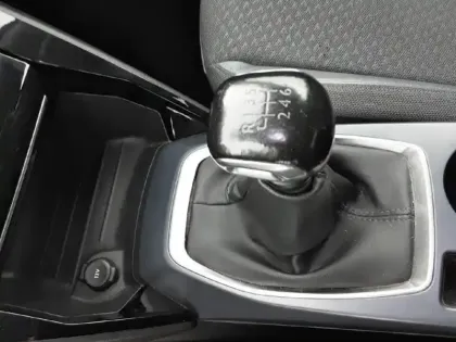 Photo 13 Peugeot 2008  PureTech 130 S&S BVM6