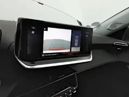 Photo 21 Peugeot 2008  PureTech 130 S&S BVM6