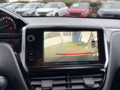 Photo 15 Peugeot 2008  BlueHDi 100ch S&S BVM5