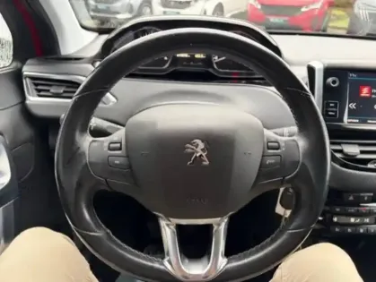 Photo 10 Peugeot 2008  BlueHDi 100ch S&S BVM5