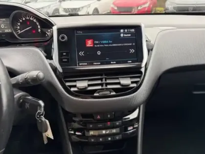 Photo 11 Peugeot 2008  BlueHDi 100ch S&S BVM5