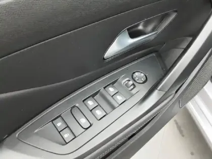 Photo 39 Peugeot 308  SW PureTech 130ch S&S BVM6