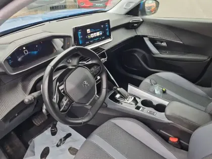 Photo 13 Peugeot 2008  PureTech 130 S&S EAT8