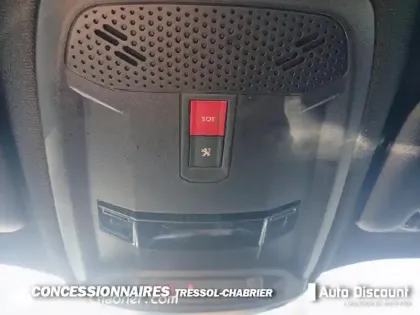 Photo 24 Peugeot 2008  BlueHDi 100 S&S BVM6 GT Line