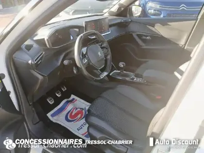 Photo 26 Peugeot 2008  BlueHDi 100 S&S BVM6 GT Line