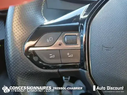 Photo 27 Peugeot 2008  BlueHDi 100 S&S BVM6 GT Line