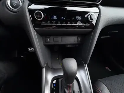 Photo 15 Toyota Yaris Hybride 1.5 HYBRID 130H GR SPORT AUTO 2W