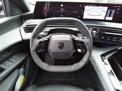 Photo 42 Peugeot 5008  Hybrid 136 e-DCS6