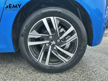 Photo 41 Peugeot 208  PureTech 100 S&S BVM6