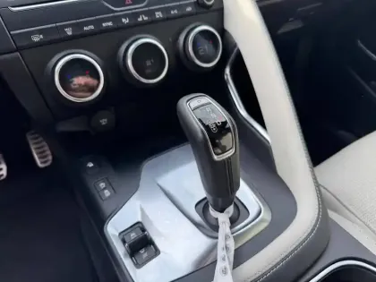 Photo 23 Jaguar E-Pace  2.0 - 300 ch AWD BVA