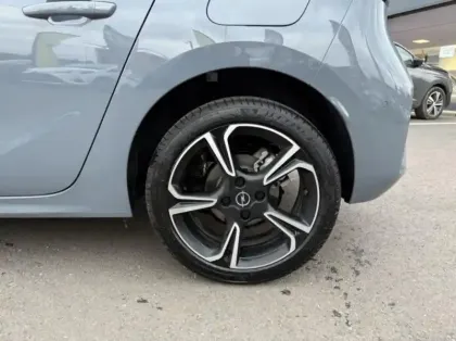 Photo 8 Opel Corsa  1.2 Turbo Hybrid 100ch GS e-DCT6