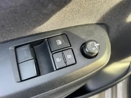 Photo 11 Toyota Yaris  116h Dynamic Business 5p +