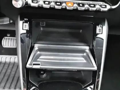 Photo 48 Peugeot 208  Electrique 50 kWh 136ch