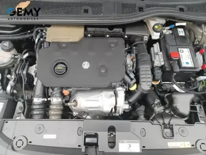 Photo 31 Peugeot 208  BlueHDi 100 S&S BVM6