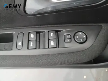 Photo 28 Peugeot 208  BlueHDi 100 S&S BVM6