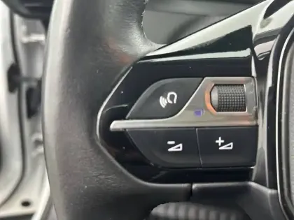 Photo 22 Peugeot 2008  Electrique 136 ch