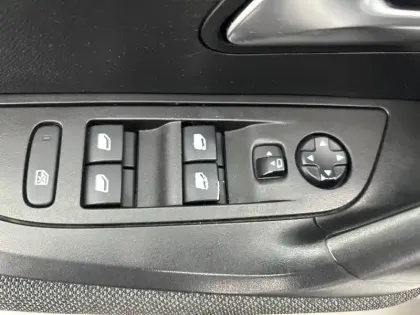 Photo 20 Peugeot 2008  Electrique 136 ch