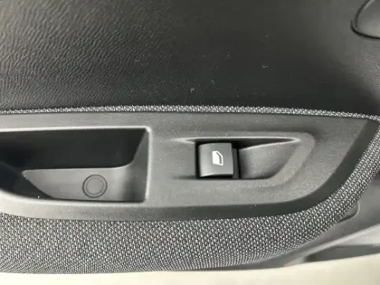 Photo 19 Peugeot 2008  Electrique 136 ch