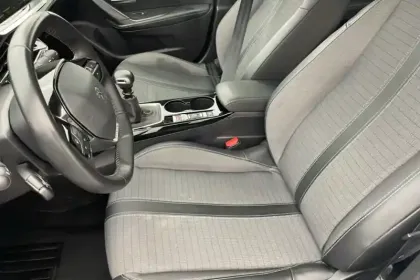 Photo 15 Peugeot 2008  PureTech 100 S&S BVM6