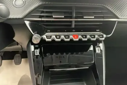 Photo 47 Peugeot 208  PureTech 100 S&S BVM6