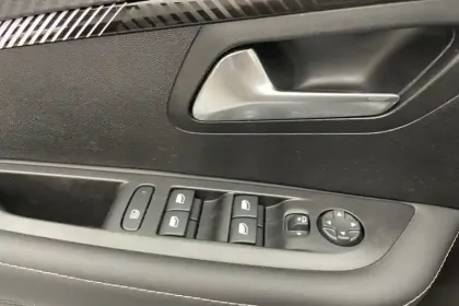 Photo 50 Peugeot 208  PureTech 100 S&S BVM6