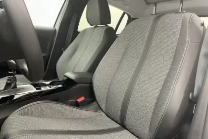 Photo 44 Peugeot 208  PureTech 100 S&S BVM6