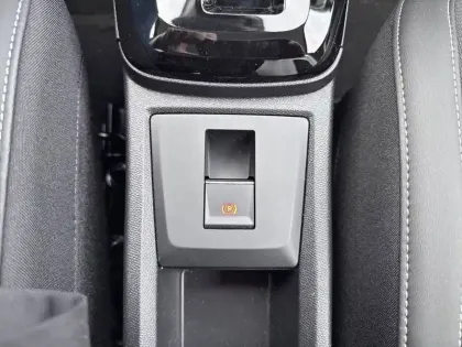 Photo 14 Citroën C3 Aircross  Hybride 145 e-DCS6