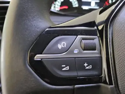 Photo 24 Peugeot 208  PureTech 75 S&S BVM5