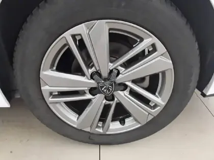 Photo 33 Peugeot 308  SW BlueHDi 130ch S&S EAT8