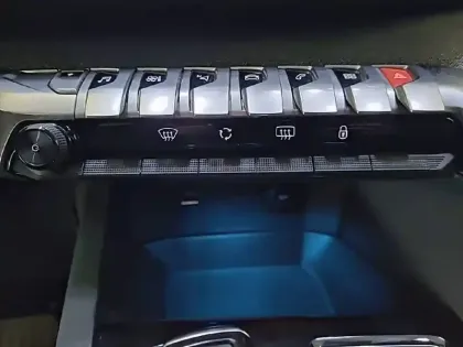 Photo 23 Peugeot 3008  Hybrid 225 e-EAT8