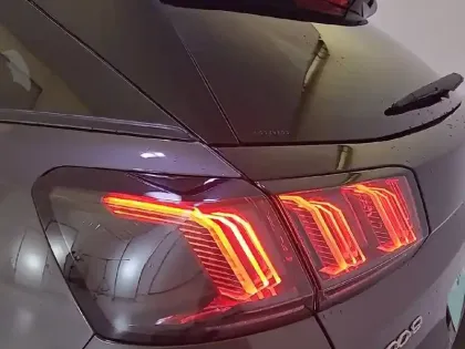 Photo 16 Peugeot 3008  Hybrid 225 e-EAT8