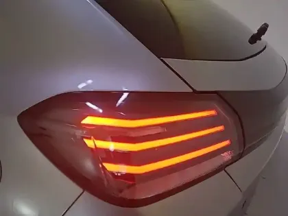 Photo 16 Peugeot 208  PureTech 100 S&S BVM6