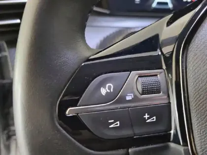 Photo 26 Peugeot 208  PureTech 100 S&S BVM6