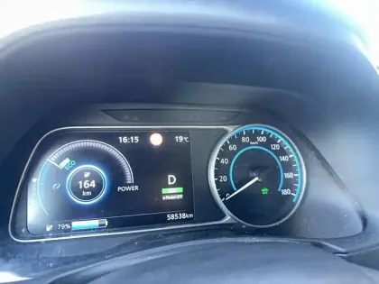 Photo 81 Nissan Leaf  Electrique 40kWh