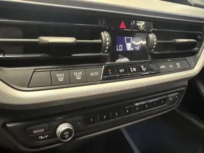 Photo 18 BMW Serie 1 118i 136 ch DKG7