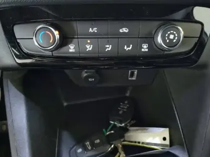 Photo 24 Opel Corsa  1.2 Turbo 100 ch BVM6