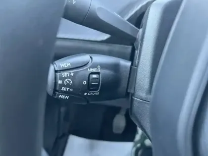 Photo 14 Peugeot 208  PureTech 75 S&S BVM5