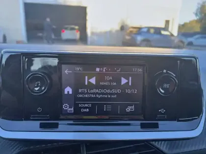 Photo 12 Peugeot 208  PureTech 75 S&S BVM5