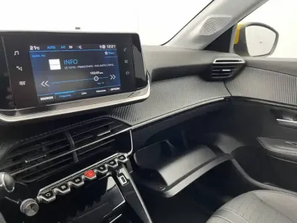 Photo 24 Peugeot 208  PureTech 100 S&S EAT8