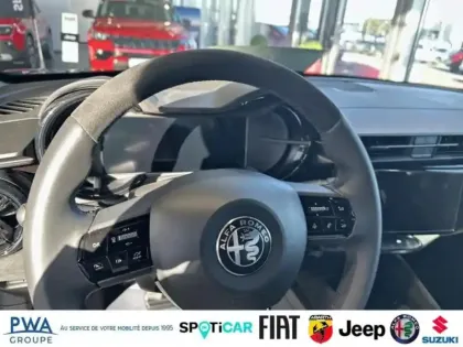 Photo 11 Alfa Romeo Junior  Elettrica 280ch Veloce