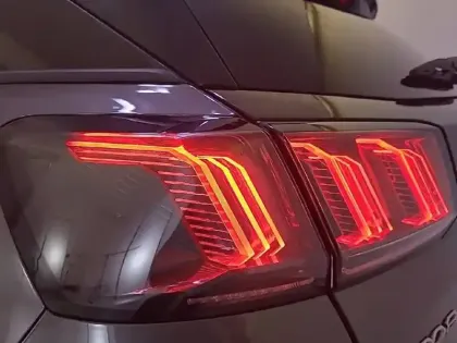 Photo 16 Peugeot 3008  Puretech 130ch S&S EAT8