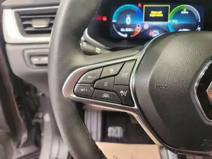 Photo 8 Renault Captur  E-Tech full hybrid 145