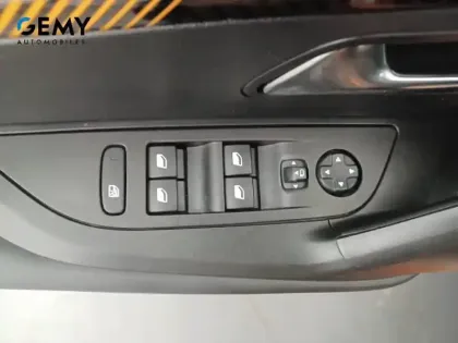 Photo 11 Peugeot 2008  PureTech 130 S&S EAT8