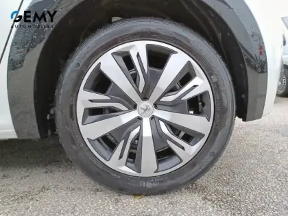 Photo 33 Peugeot 208  Electrique 50 kWh 136ch