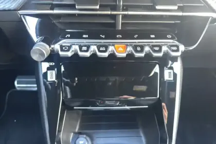 Photo 20 Peugeot 208  PureTech 100 S&S EAT8