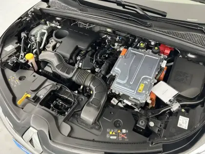 Photo 35 Renault Captur  E-Tech full hybrid 145